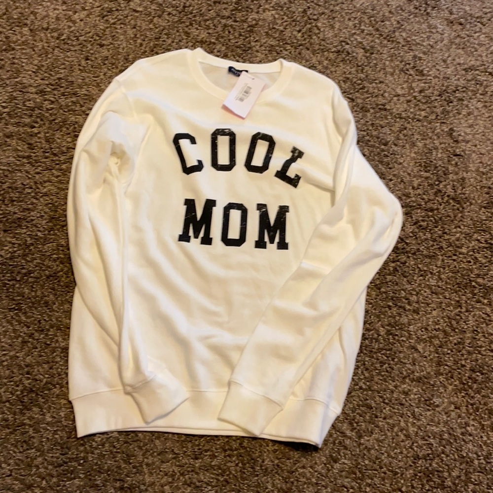 White sweater saying cool mom size M